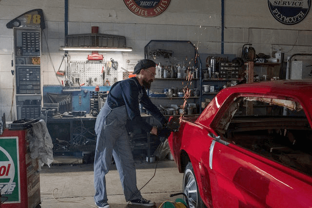 Mechanic welding auto body